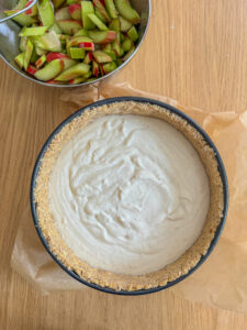 Rhabarber-Joghurt-Käsekuchen ohne Mehl, ohne Ei, einfaches Rezept Zubereitung.